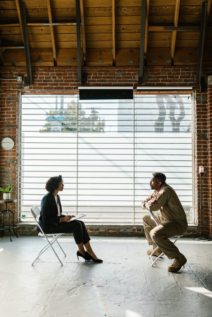 A_man_and_woman_having_a_conversation